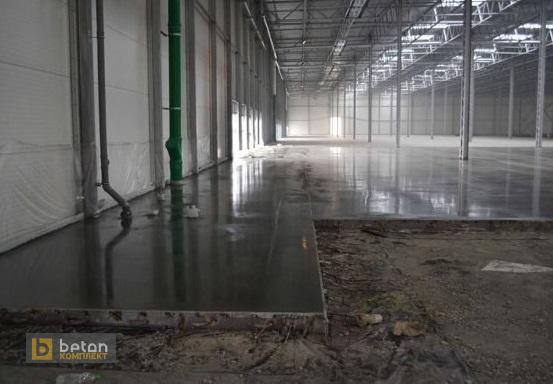 бетонное покрытие в производственном помещении